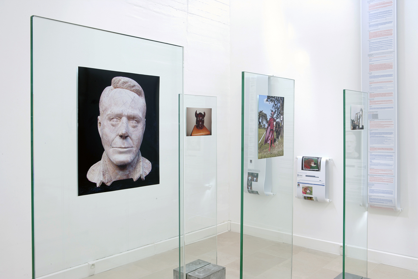 Joana Hadjithomas & Khalil Joreige - I must first apologise... Villa Arson , 2014